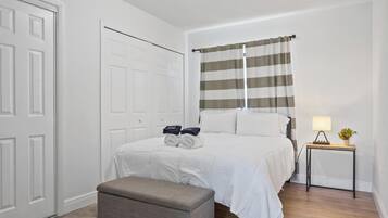 3 slaapkamers, een bureau, reisbedje, gratis wifi