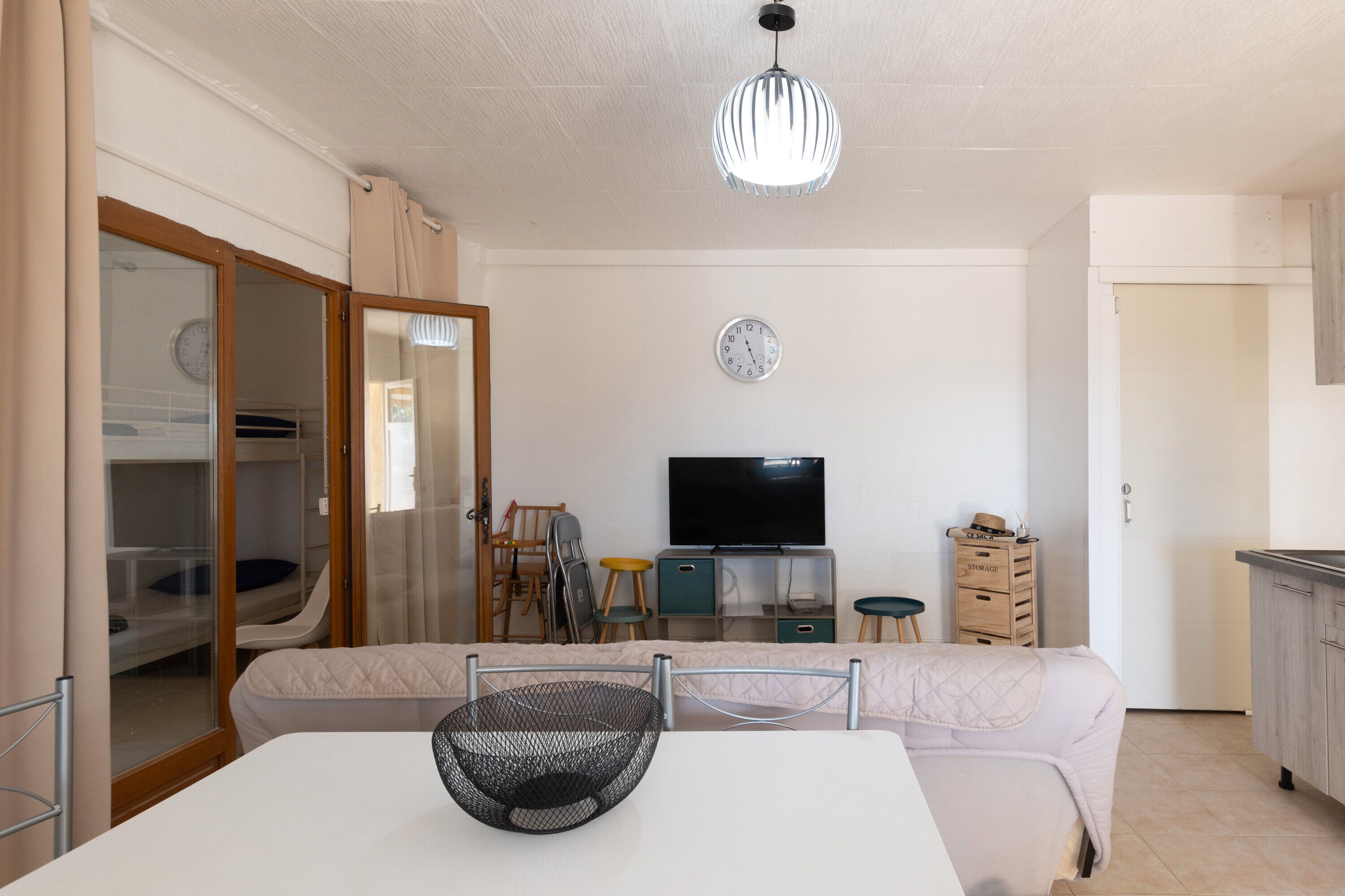 2 bedrooms, iron/ironing board, WiFi