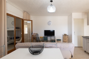 2 Schlafzimmer, Bügeleisen/Bügelbrett, WLAN