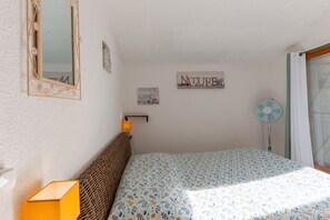 2 bedrooms, iron/ironing board, WiFi