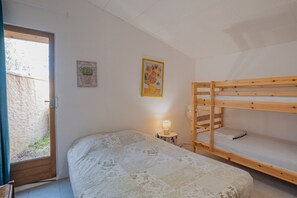 2 عدّة غرف نوم ومكواة/لوح كي وواي فاي