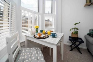 Dining - Spacious Flat in Bath - Sleeps 3 (Bath)