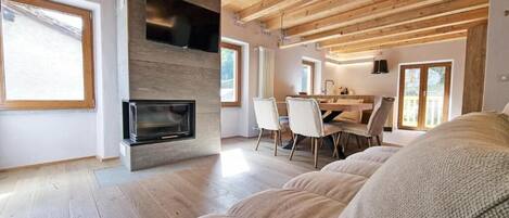 TV, lareira, escritórios