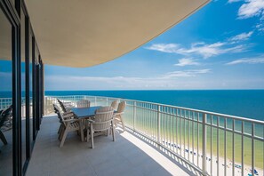 Outdoor dining - Phoenix Gulf Shores Ii 2205 4 Bedroom Condo (Gulf Shores)
