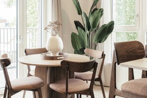 Appartement, 2 slaapkamers | Woonruimte | Een flatscreentelevisie