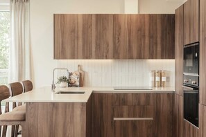 Apartment, 2 Bedrooms | Private kitchen | Fridge, microwave, oven, dishwasher - Urban Rest Bermondsey (London)