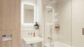 Apartment, 3 Bedrooms | Bathroom