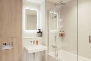 Apartment, 3 Bedrooms | Bathroom
