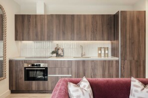 スタジオ | 専用キッチン | 冷蔵庫、電子レンジ、オーブン、食器洗い機