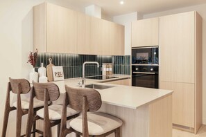 شقة - غرفتا نوم | مطبخ خاص | ثلاجة، ميكروويف، فرن، غسالة أطباق