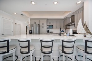 Condo, 4 Bedrooms | Private kitchen