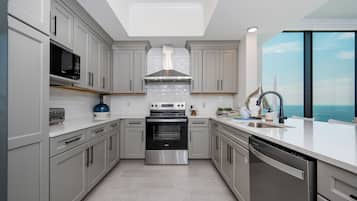 Condo, 4 Bedrooms | Private kitchen | Fridge, oven, coffee/tea maker