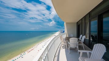 Condo, 4 habitaciones | Restaurante al aire libre