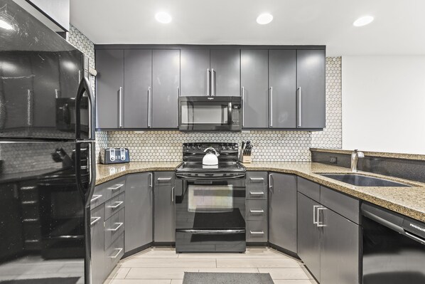 Condo, 2 Bedrooms | Private kitchen