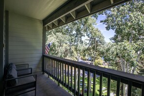 Condo, 2 Bedrooms | Property grounds