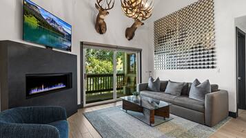 Condo, 2 Bedrooms | Living area