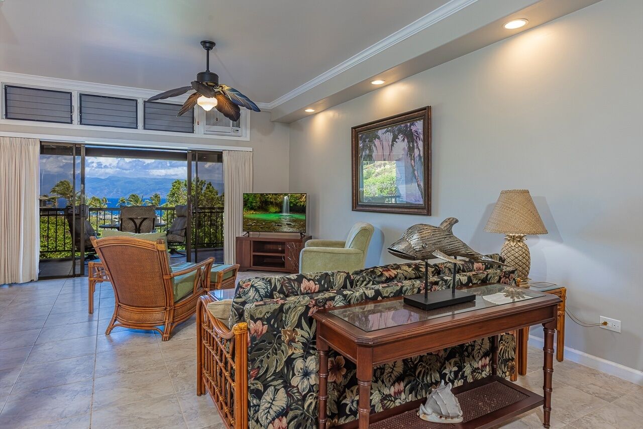 Condo, 2 Bedrooms | Living area