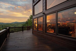 Terrace/patio - God's View - Pet Friendly, Blue Ridge GA (Blue Ridge)