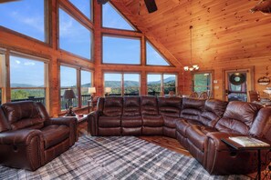 Smart TV, fireplace - God's View - Pet Friendly, Blue Ridge GA (Blue Ridge)