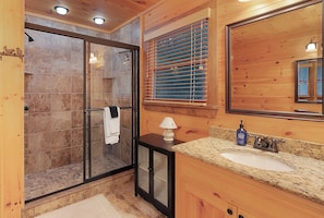 Hair dryer, towels - God's View - Pet Friendly, Blue Ridge GA (Blue Ridge)