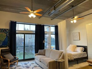 Smart TV - Modern & Stylish Condo in Uptown Charlotte! (Charlotte)