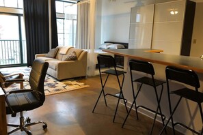 Smart TV - Modern & Stylish Condo in Uptown Charlotte! (Charlotte)