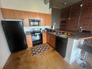 冰箱、微波炉、烤箱、炉灶