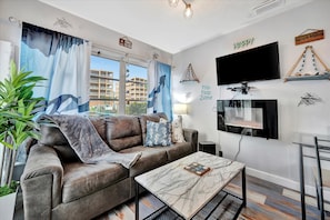 Interior - Seashell Suite 1B Pet Friendly Waterfront Dock (Treasure Island)