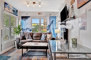 Interior - Seashell Suite 1B Pet Friendly Waterfront Dock (Treasure Island)