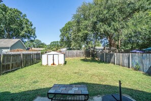 Property grounds - 2br each w/ private full bath (Raleigh)