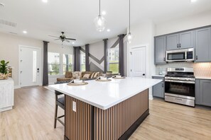 Fridge, microwave, oven, stovetop - 3BR Mid-Century Modern Luxe Getaway (Charlotte)