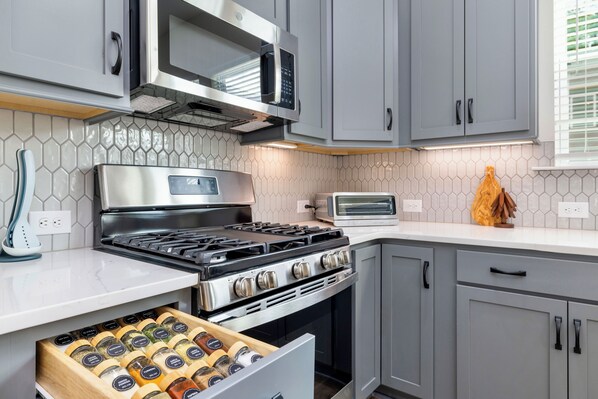 Fridge, microwave, oven, stovetop
