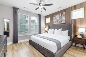 3 bedrooms, iron/ironing board, travel cot, free WiFi - 3BR Mid-Century Modern Luxe Getaway (Charlotte)