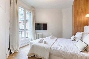 2 bedrooms, iron/ironing board, travel cot, WiFi