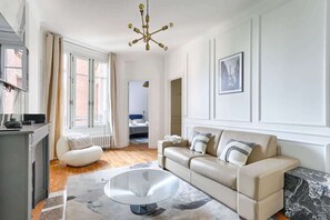 TV - Appartement Cherche Midi BM (Paris)