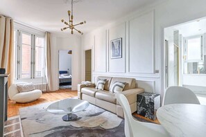 TV - Appartement Cherche Midi BM (Paris)