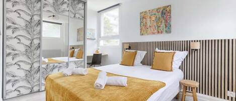 Fer et planche à repasser, lit parapluie, Wi-Fi, draps fournis