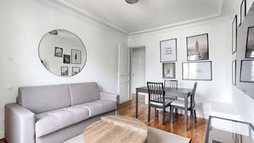 Een televisie en een kantoor