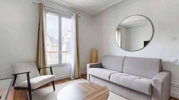 Een televisie en een kantoor