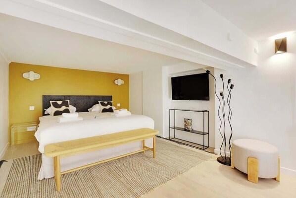 1 bedroom, iron/ironing board, travel crib, WiFi