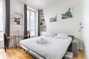 1 bedroom, iron/ironing board, travel cot, WiFi