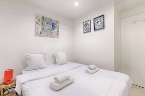 Iron/ironing board, WiFi, bed sheets