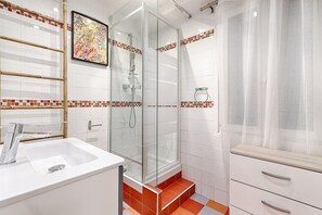 Chuveiro, secador de cabelo