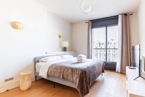 2 bedrooms, desk, iron/ironing board, travel crib