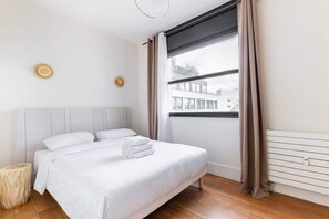 2 bedrooms, desk, iron/ironing board, travel crib