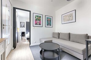 TV, offices - Charming Apartment 1BR in the heart of 10th (Paris)