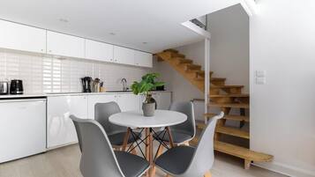 Fridge, stovetop, coffee/tea maker, toaster