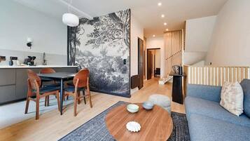 テレビ、書斎 / ワークスペース