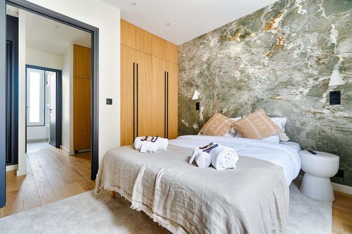 3 chambres, fer et planche à repasser, Wi-Fi, draps fournis