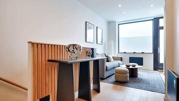 テレビ、書斎 / ワークスペース